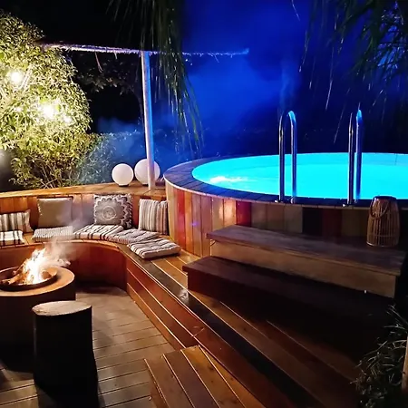 Alojamento de Acomodação e Pequeno-almoço Modern & Loft By The Sea & Jacuzzi Palioura