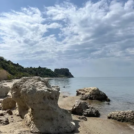 Modern & Loft By The Sea & Jacuzzi Palioura