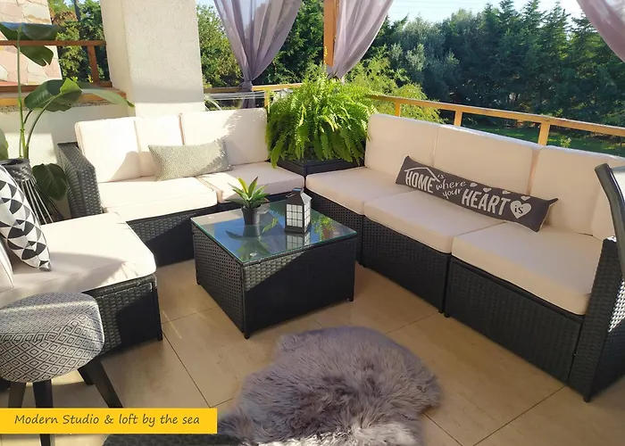 Bed and Breakfast Modern & Loft By The Sea 3*
